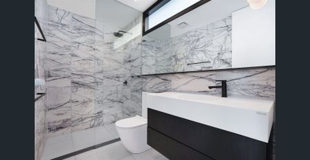 Luxurious & Light Filled One Bedroom Gem - Photo 3