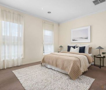 GREAT SIZED HOME | IDEAL LOCATION | STYLE AND COMFORT - Photo 2