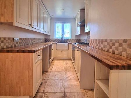 Grays Cottages, Sevenoaks Way, Orpington, Kent, BR5 - Photo 2