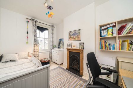 Brassey Square, SW11, London - Photo 2