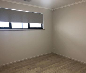 IMPRESSIVE FAMILY LIVING WITH SPACE, STYLE & EXCEPTIONAL ENTERTAINING - Photo 5