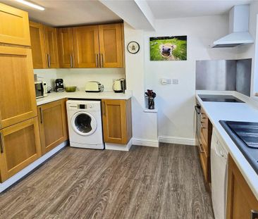 3 bedroom end of terrace house to rent - Photo 1