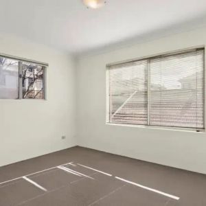 Modern One Bedroom Apartment in Kensington - Photo 2