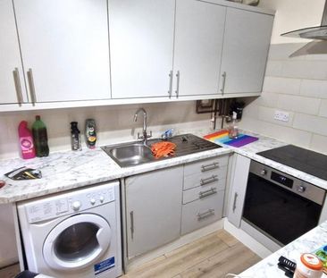 2 bedroom end of terrace house to rent - Photo 1