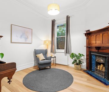 Register To Insect // INNER-CITY SPACE & CHARM - Photo 6