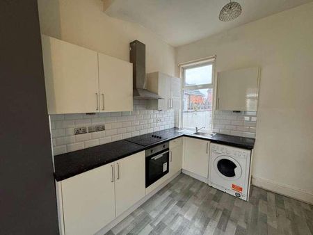 The Square, Grimsby, DN32 - Photo 2