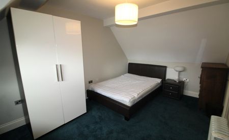 Holmefield House,, Headingley, LS6 - Photo 3