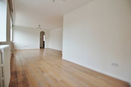 1 Bed Flat - Photo 2