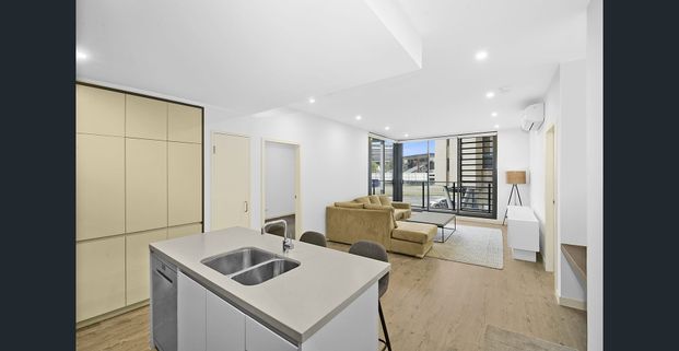 Light-filled apartment with north-facing aspect in thornton Estate - Photo 1