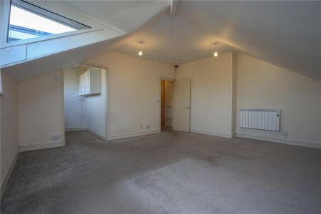 Studio to rent - Photo 2