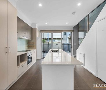 Tidy Townhouse! - Photo 3
