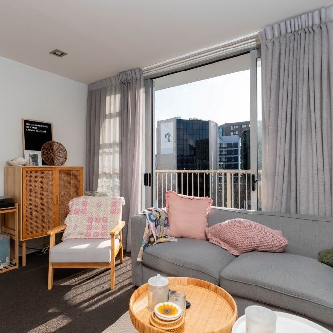Sunny Furnished Apartment with 2 Carparks - Photo 1