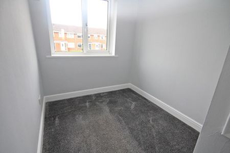 3 bedroom end of terrace house to rent - Photo 4