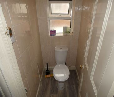 1 bed Apartment - To Let - Photo 5
