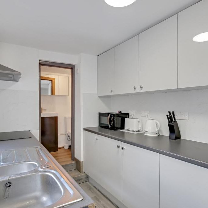 5 bedroom terraced house to rent - Photo 1