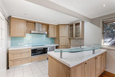 Charming 3-Bedroom Home with Spacious Backyard - Photo 2