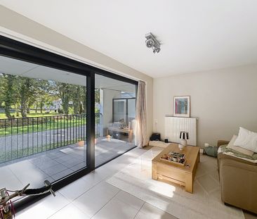 Ruim gelijkvloers appartement met zicht op pastorietuin - Photo 1