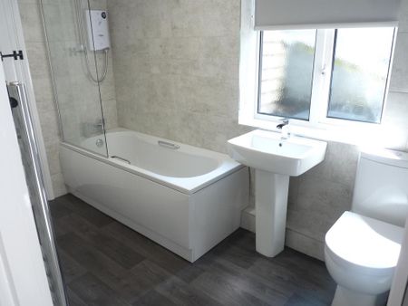 3 bedroom semi-detached house to rent - Photo 3