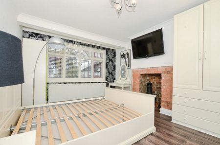 4 Bed Semi-Detached House, Audrey Gardens, HA0 - Photo 2