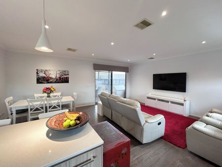 Contemporary Family Living in Mayfield Estate - Photo 5