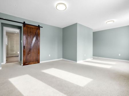 For Lease - 367 Salisbury Lane, Newmarket, Ontario - Photo 2