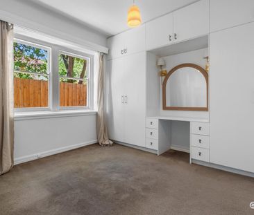 Ground-Floor Charming one bedroom In Leafy Prahran Pocket - Photo 2