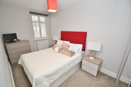 3 bedroom flat to rent - Photo 3