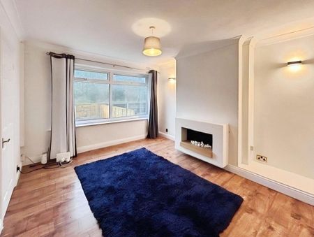 4 bedroom semi-detached house to rent - Photo 2