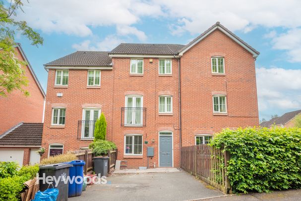 3 bed town house to rent in Valley View, Valley Heights, Newcastle-under-Lyme ST5 - Photo 1