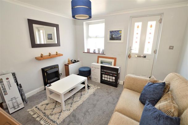 2 bedroom townhouse to rent - Photo 1