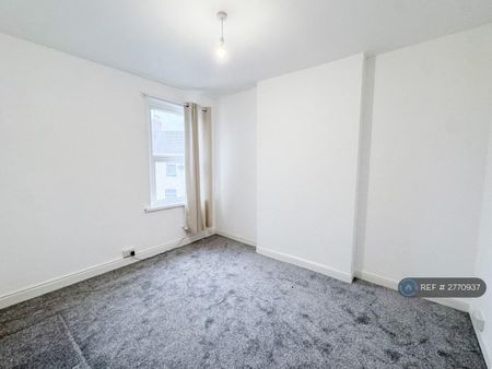 4 bedroom semi-detached house to rent - Photo 4