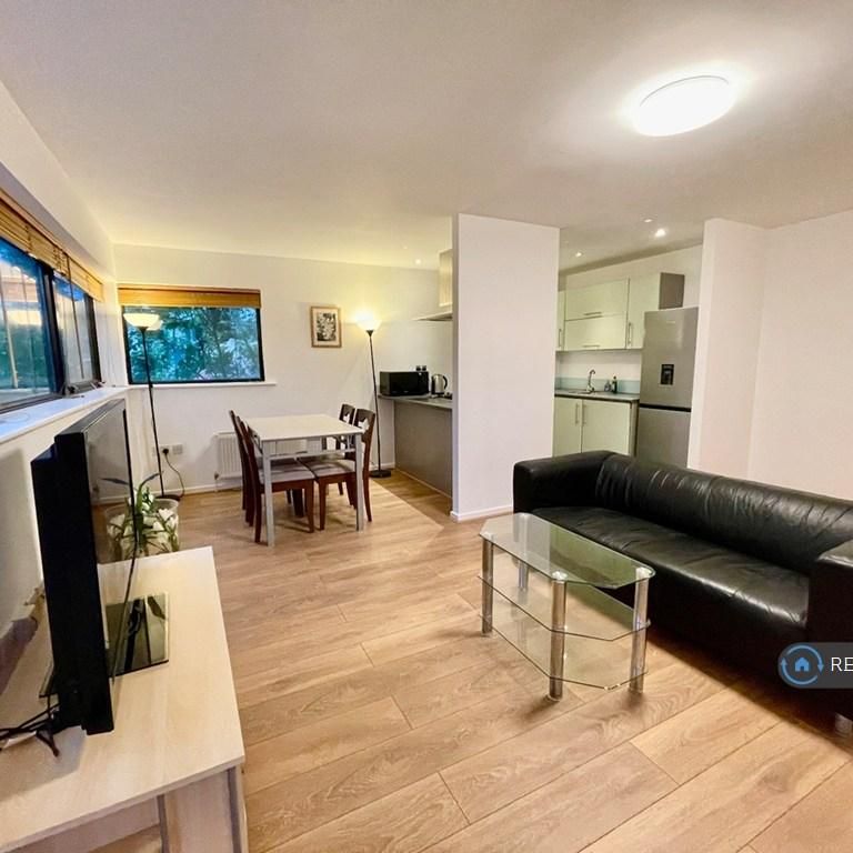 2 bedroom flat to rent - Photo 1