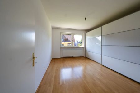 Wohnen mit Charme – 2-Zimmer-Wohnung mit Balkon, Tiefgarage und Schwedenofen in St. Peter - Photo 3