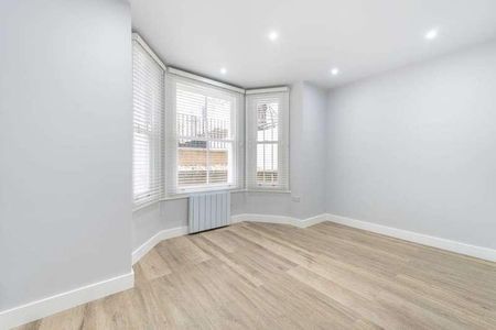 St Charles Square, Ladbroke Grove, W10 - Photo 5