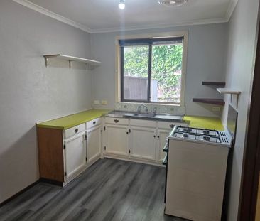 Charming and low-maintenance 2-bedroom unit. Ready to call home. - Photo 4