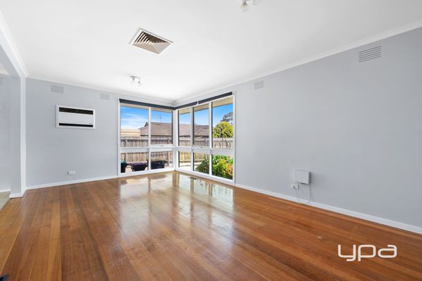 4 BEDROOM FAMILY HOME - Photo 1