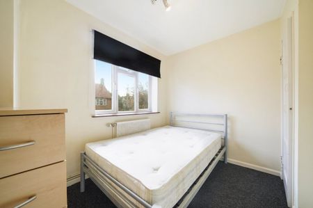 Ivy Road, NW2, London - Photo 4