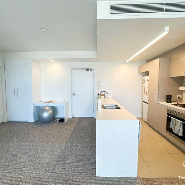 LUXURY 2 BEDROOM APARTMENT IN WEST ENDing - Photo 1