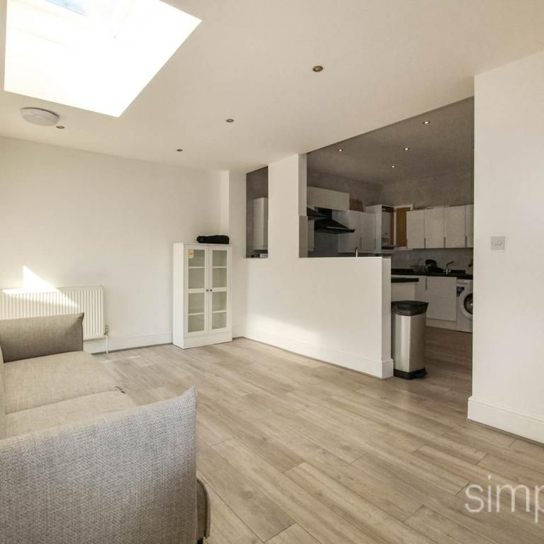 1 bedroom in a house share to rent - Photo 1