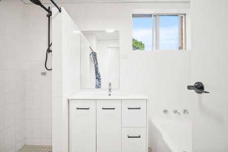 Spacious Unit in Central Location - Photo 4