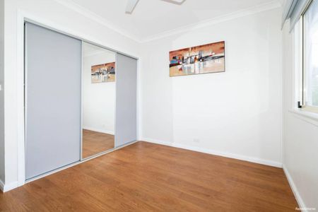 BEAUTIFUL FAMILY HOME WITH CHARM - Photo 4