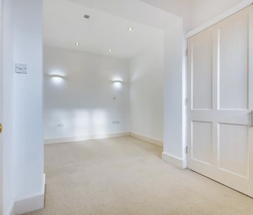 3 bedroom apartment to rent - Photo 3