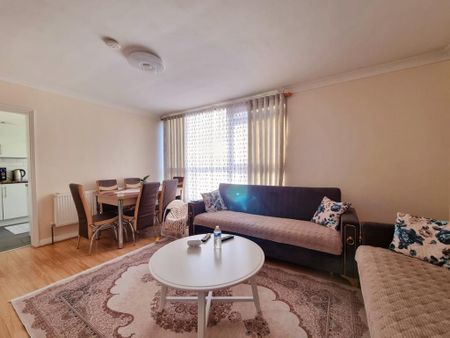 1 bedroom flat to rent - Photo 2