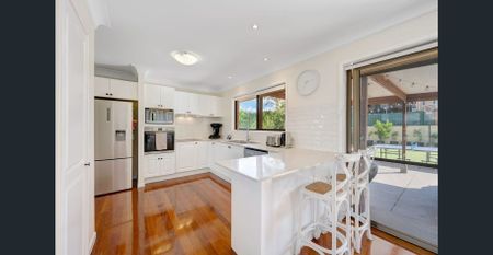 Spacious Family Home with Pool in Prime Everton Park Location - Photo 2