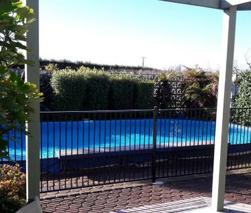 3 Bedroom house on Orchard with pool. - Photo 6