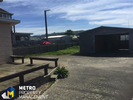 Wonderfully Spacious Family Home - Photo 2