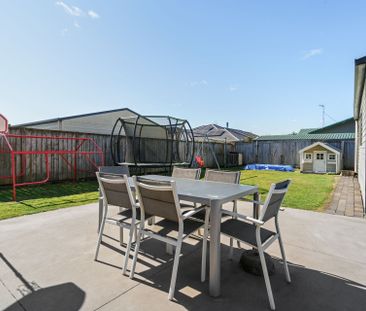 Welcome to this spacious and versatile 4-bedroom rental home. - Photo 6