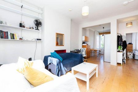 2 bedroom flat to rent - Photo 2