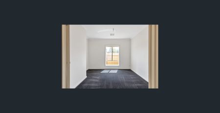 3 BR LOW MAINTENANCE COURTYARD HOME WITH DUCTED HEAT & COOL! - Photo 2