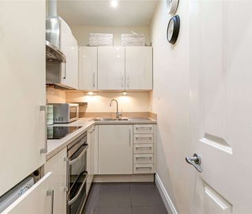 A beautifully presented one bedroom flat situated in a highly desir... - Photo 3
